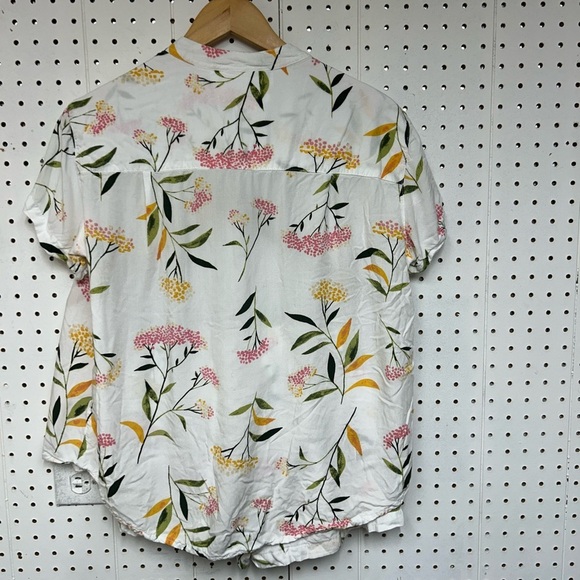 Payama Floral Button-Up Blouse And Shorts - Picture 4 of 5